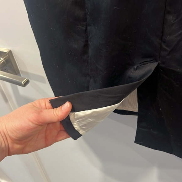 Little Black Dress, v-neck & knee length - Picture 7 of 9